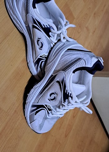 Beyaz Bağcıklı Kadın Spor Ayakkabı - Görsel 2