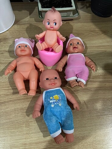 3 adet Oyuncak bebek
