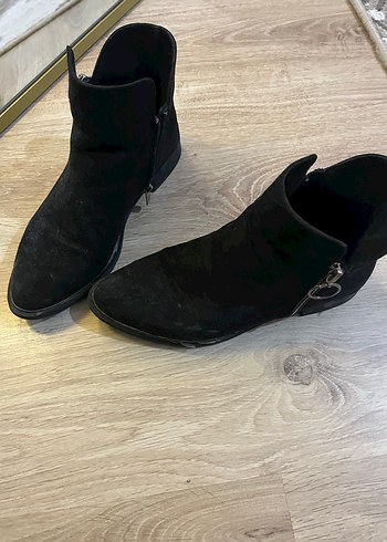 Siyah Süet Tokalı Kadın Botu - Görsel 4