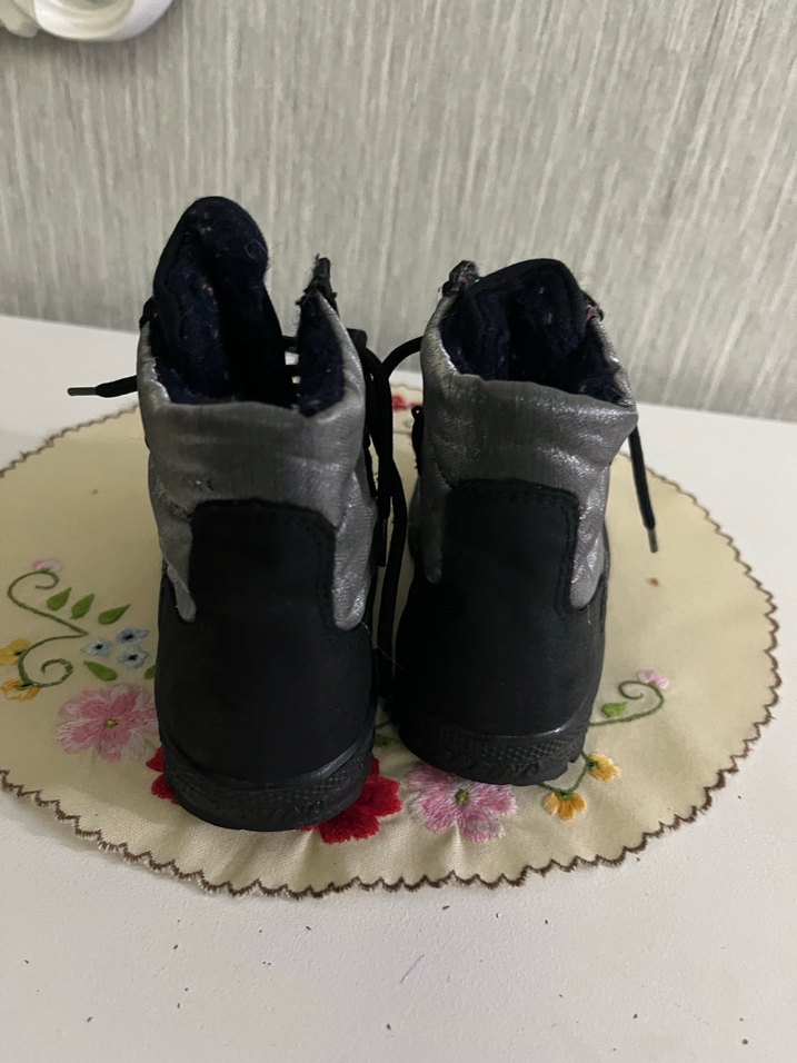 Gri Erkek Çocuk Punk Tarzı Lastik Bot - Görsel 4