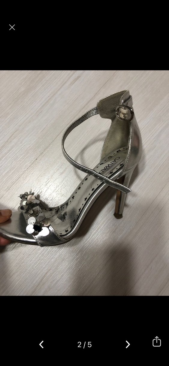 Gri İşlemeli Metal Tokalı İnce Topuklu Kadın Ayakkabı - Görsel 2