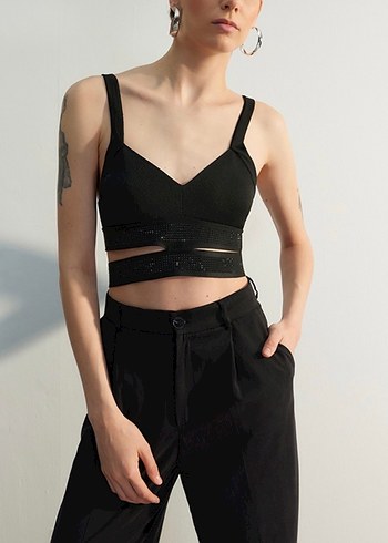 Siyah V Yaka Kemerli Mini Büstiyer - Görsel 4