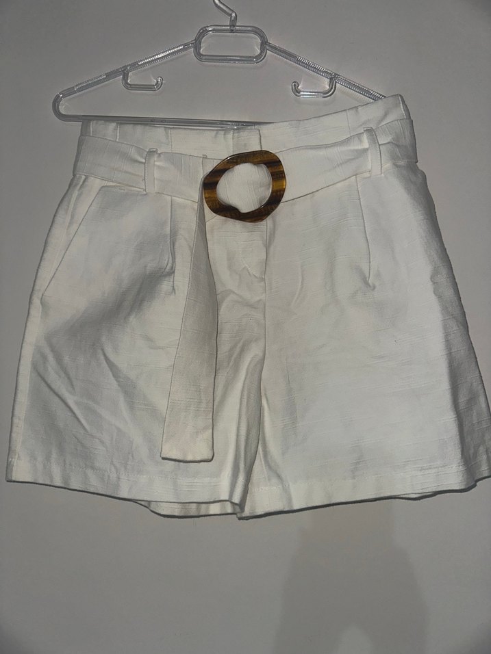 Beyaz Kemerli Keten Mini Bermuda Şort - Görsel 4