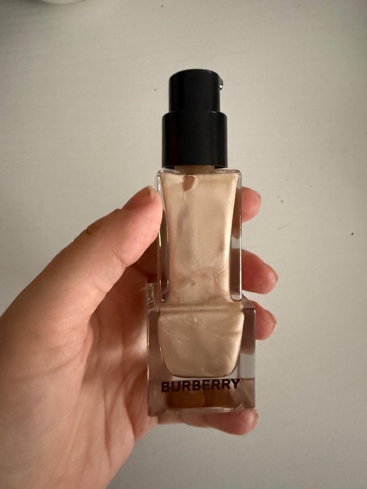 Burberry Beyond Radiance aydınlatıcı Krem Açık Bej - Görsel 2