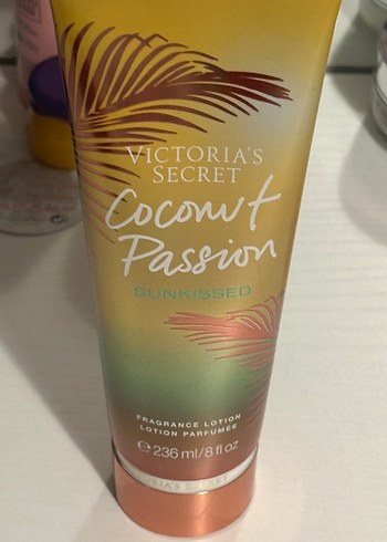 Victoria's Secret Coconut Passion Vücut Losyonu - Görsel 6