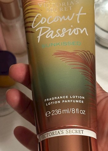 Victoria's Secret Coconut Passion Vücut Losyonu - Görsel 4