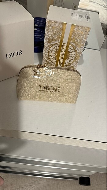 Dior Orijinal gold aksesuarlı kendinden simli makyaj çantası