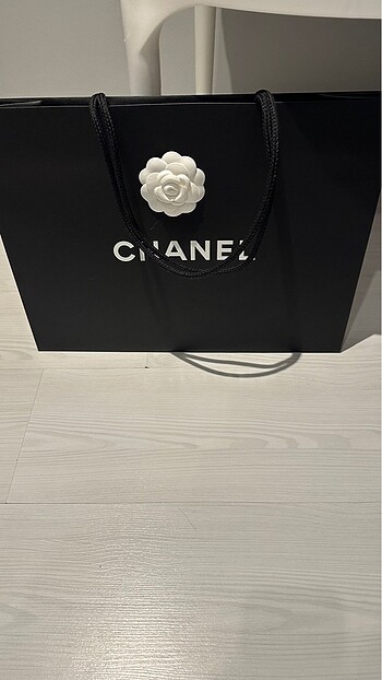  Beden siyah Renk Chanel poşet beyaz çiçekli