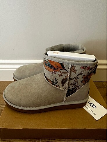 39 Beden UGG Floral Bot