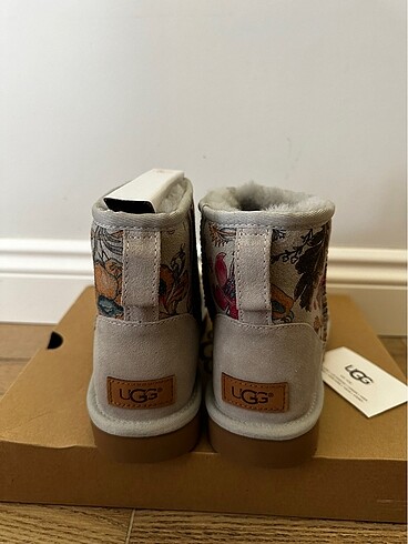 39 Beden gri Renk UGG Floral Bot