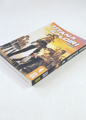 Beden Titana Saldırı 4 - Hajime İsayama | GEREKLİ ŞEYLER