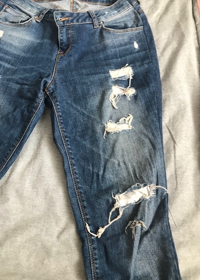 Yırtık detaylı jean - Görsel 2