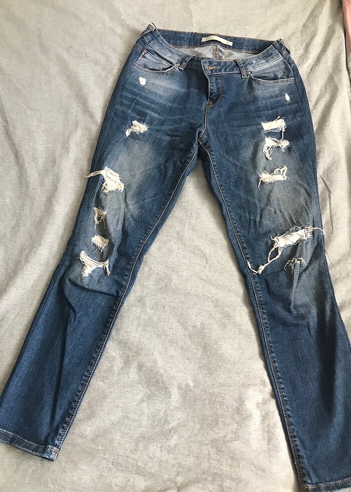 Yırtık detaylı jean - Görsel 4