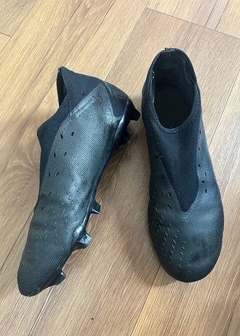 42.5 Beden Adidas krampon halısaha