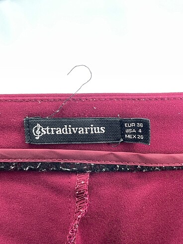 36 Beden bordo Renk Stradivarius Kumaş Pantolon %70 İndirimli.