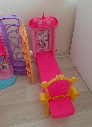  Barbie şatosu 