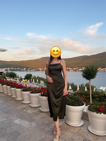 Zara yeşil saten elbise