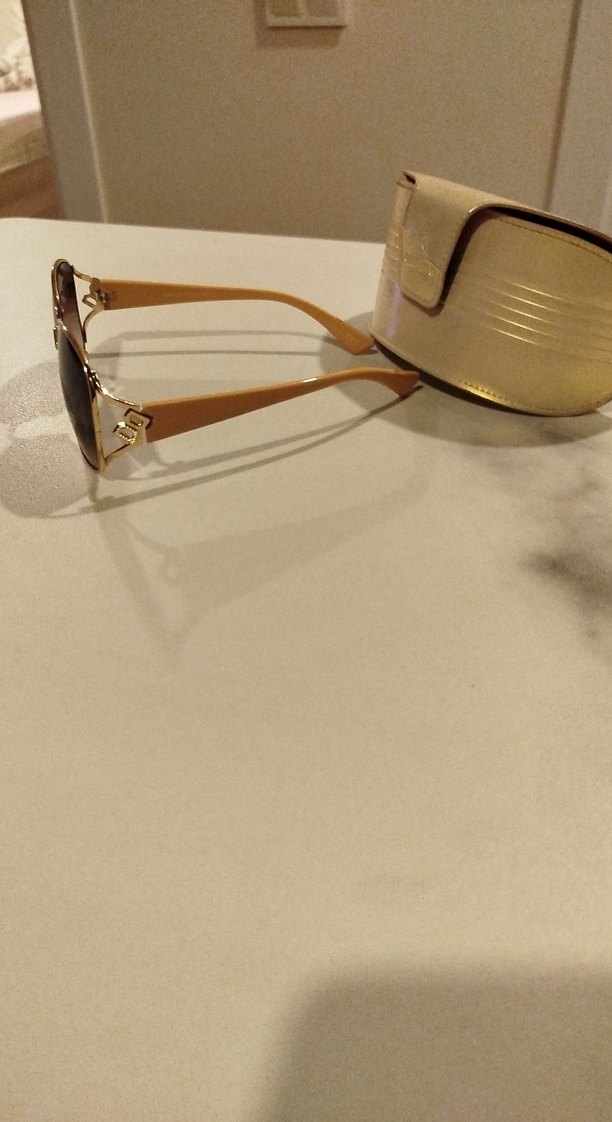 Klasik Şıklıkta Parlak Altın Gözlük - Görsel 2