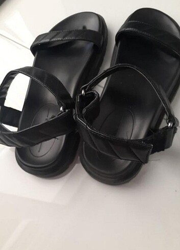 bershka siyah sandalet
