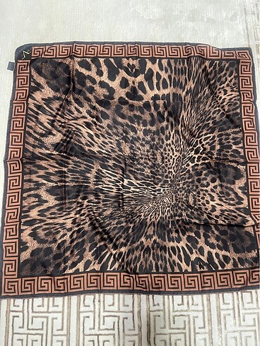 LEOPAR DESENLİ EŞARP
