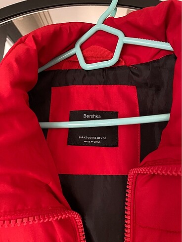 s/m Beden kırmızı Renk BERSHKA UNİSEX MONT