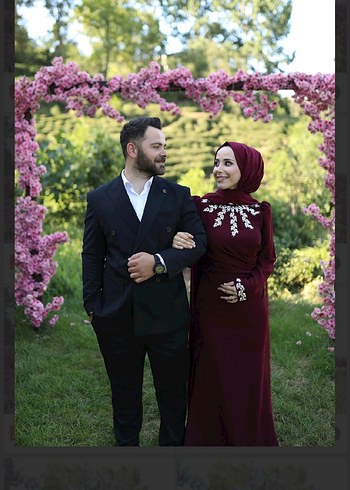 Bordo Uzun Kollu Drapeli Notalı Yaka Abiye