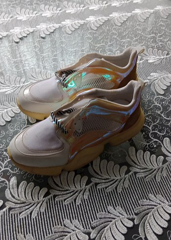 Beyaz Bağcıklı Kadın Dolgu Topuk Spor Ayakkabı - Görsel 2