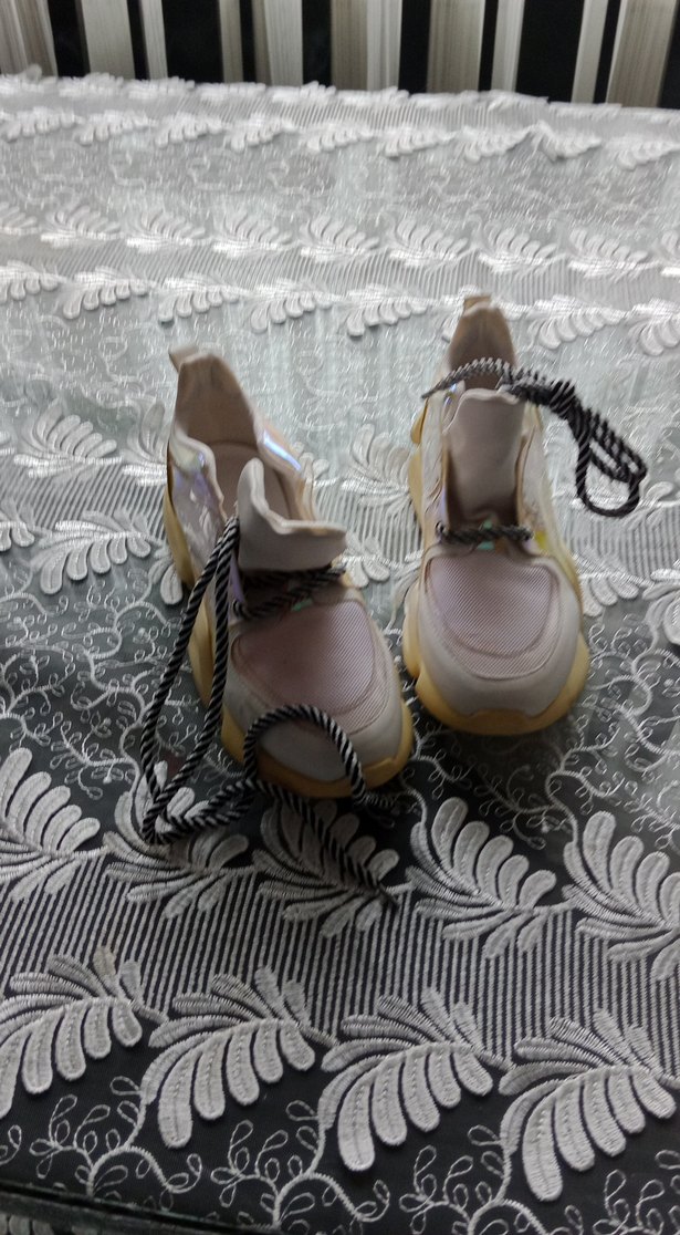 Beyaz Bağcıklı Kadın Dolgu Topuk Spor Ayakkabı - Görsel 4