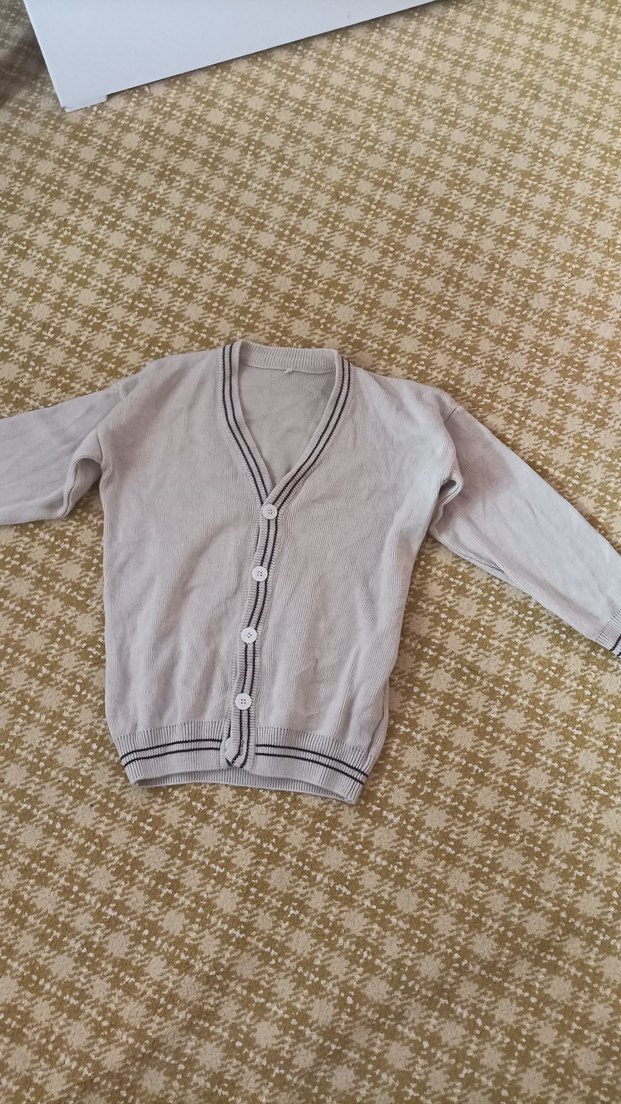 Bej V Yaka Düğmeli Kadın Hırka - Görsel 3