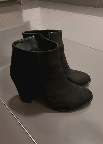 Siyah Süet Kadın Topuklu Bot - Görsel 3