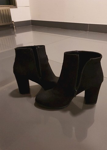 Siyah Süet Kadın Topuklu Bot - Görsel 4