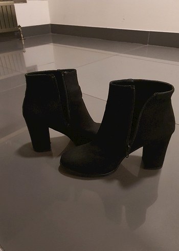 Siyah Süet Kadın Topuklu Bot - Görsel 5