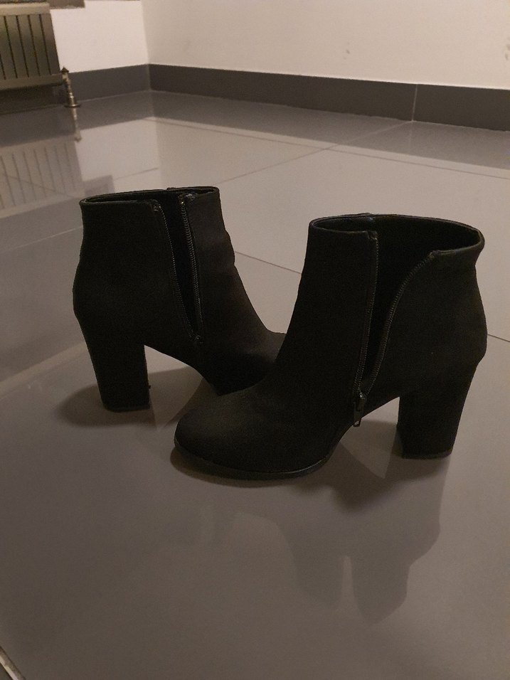 Siyah Süet Kadın Topuklu Bot - Görsel 5