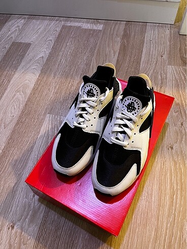 Nike Air Huarache / 43 / Limited Edition