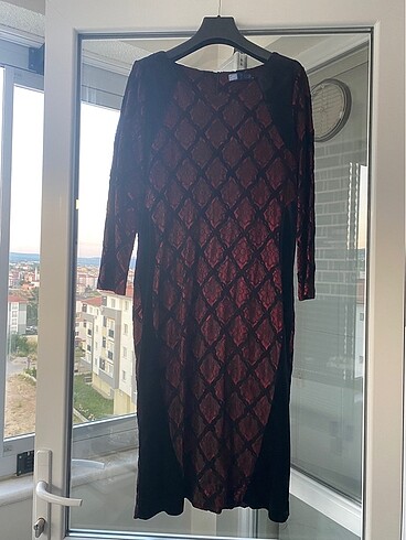 Dantelli Kadife Detaylı Abiye Elbise