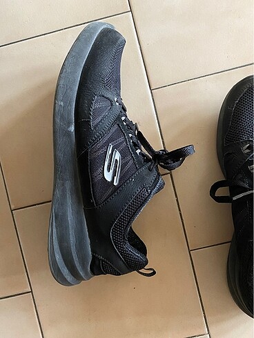 38 Beden siyah Renk Skechers ayakkabı