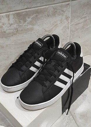 Adidas siyah beyaz spor ayakkabı 38.5 