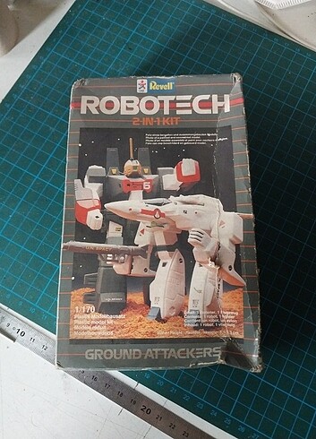 Revel Robotech 2li maket 