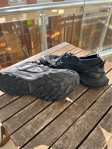 37,5 Beden Nike goratex su geçirmez siyah spor ayakkabı