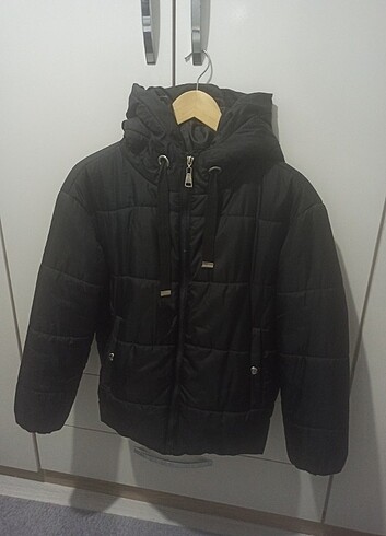 Siyah şişme mont - Görsel 2