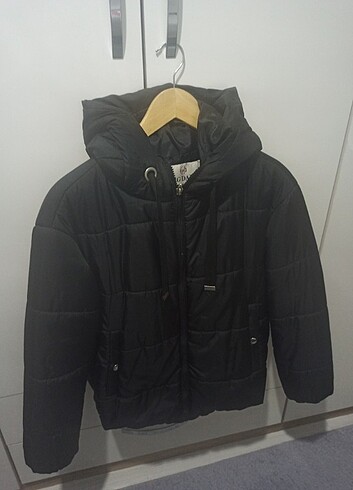 Siyah şişme mont - Görsel 3