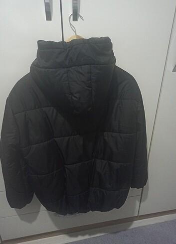 Siyah şişme mont - Görsel 6