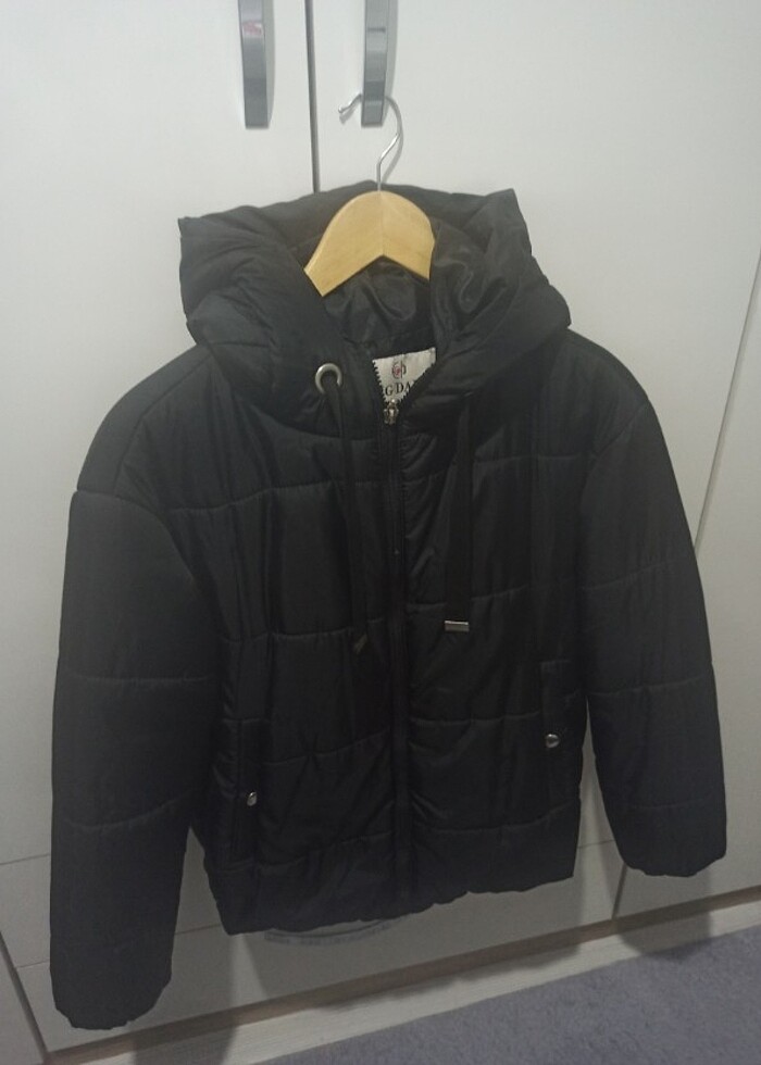 Siyah şişme mont - Görsel 3