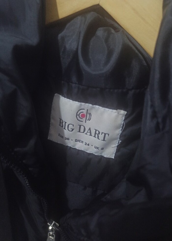 Siyah şişme mont - Görsel 4