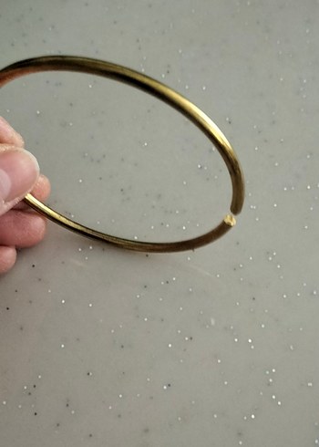 Altın Renkli Metal Minimalist Bileklik - Görsel 5