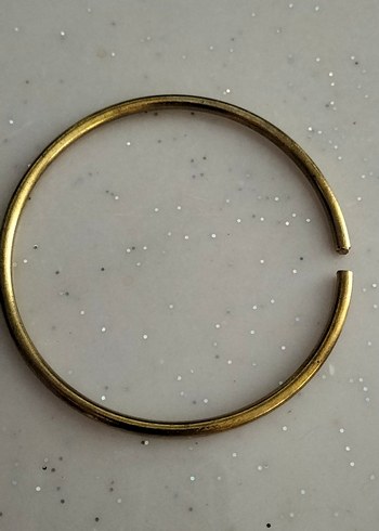 Altın Renkli Metal Minimalist Bileklik - Görsel 2