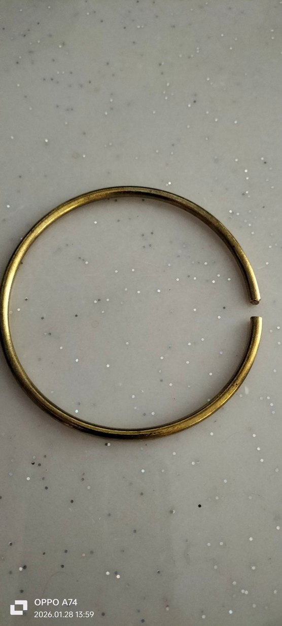 Altın Renkli Metal Minimalist Bileklik - Görsel 2