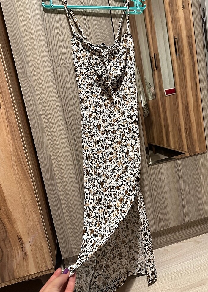 Yırtmaçlı likralı midi boy çiçekli elbise - Görsel 3