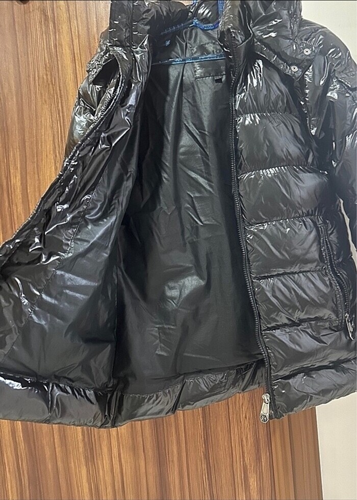 Parlak yüzeyli, kalın kışlık mont - Görsel 3