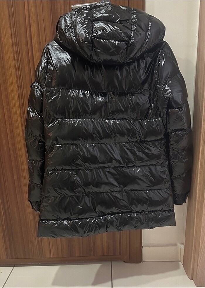 Parlak yüzeyli, kalın kışlık mont - Görsel 5